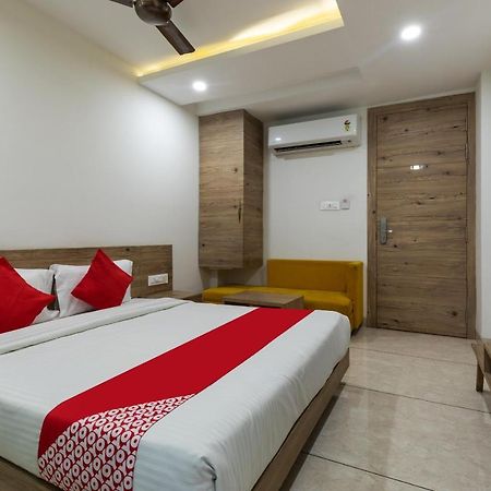 Capital O 47403 Hotel Manjeet Бопал Екстериор снимка