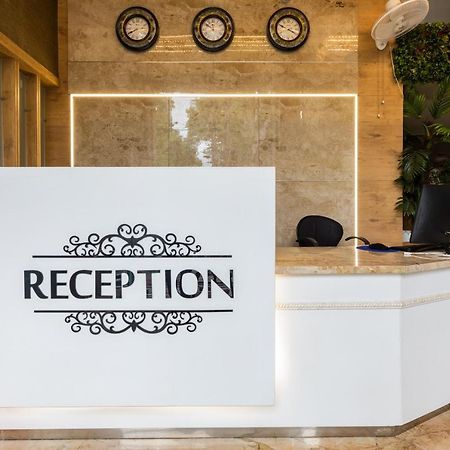 Capital O 47403 Hotel Manjeet Бопал Екстериор снимка