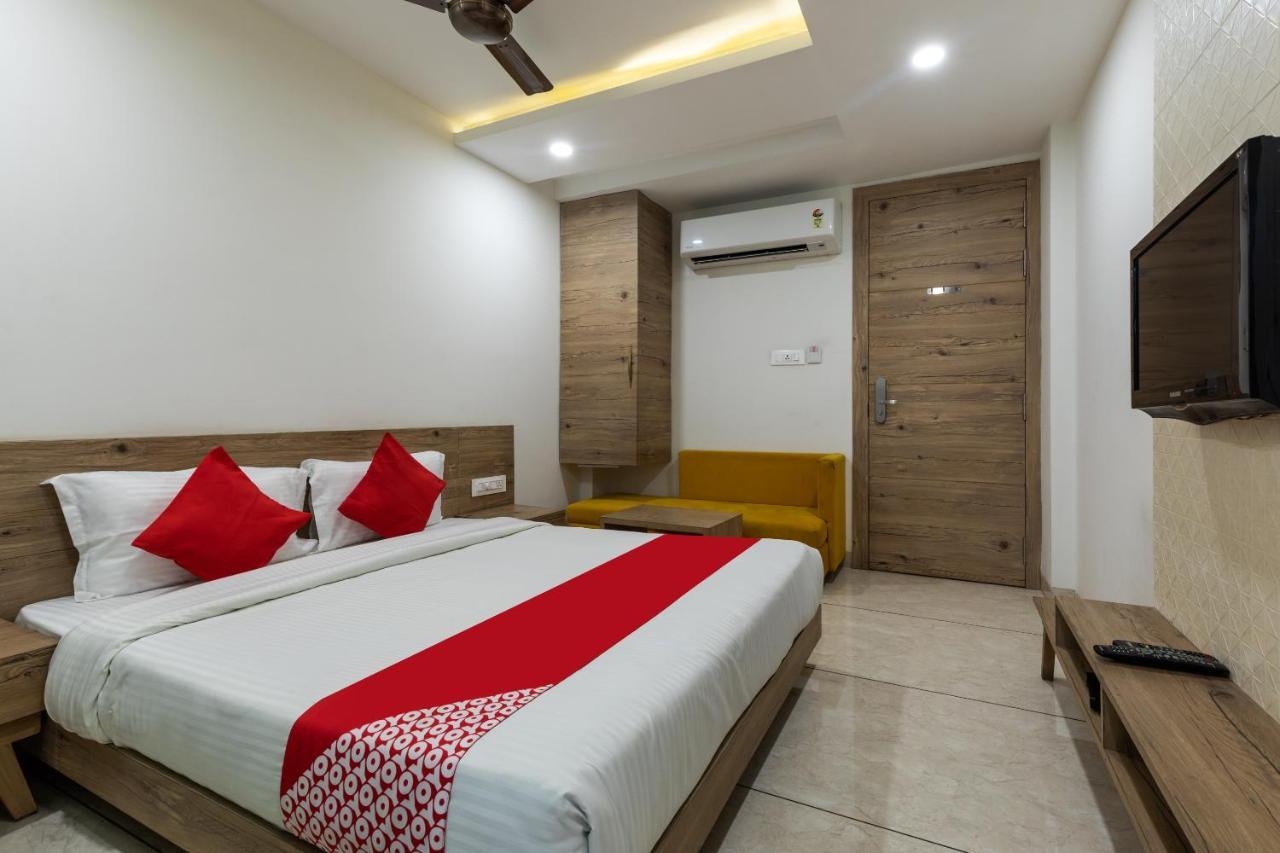 Capital O 47403 Hotel Manjeet Бопал Екстериор снимка
