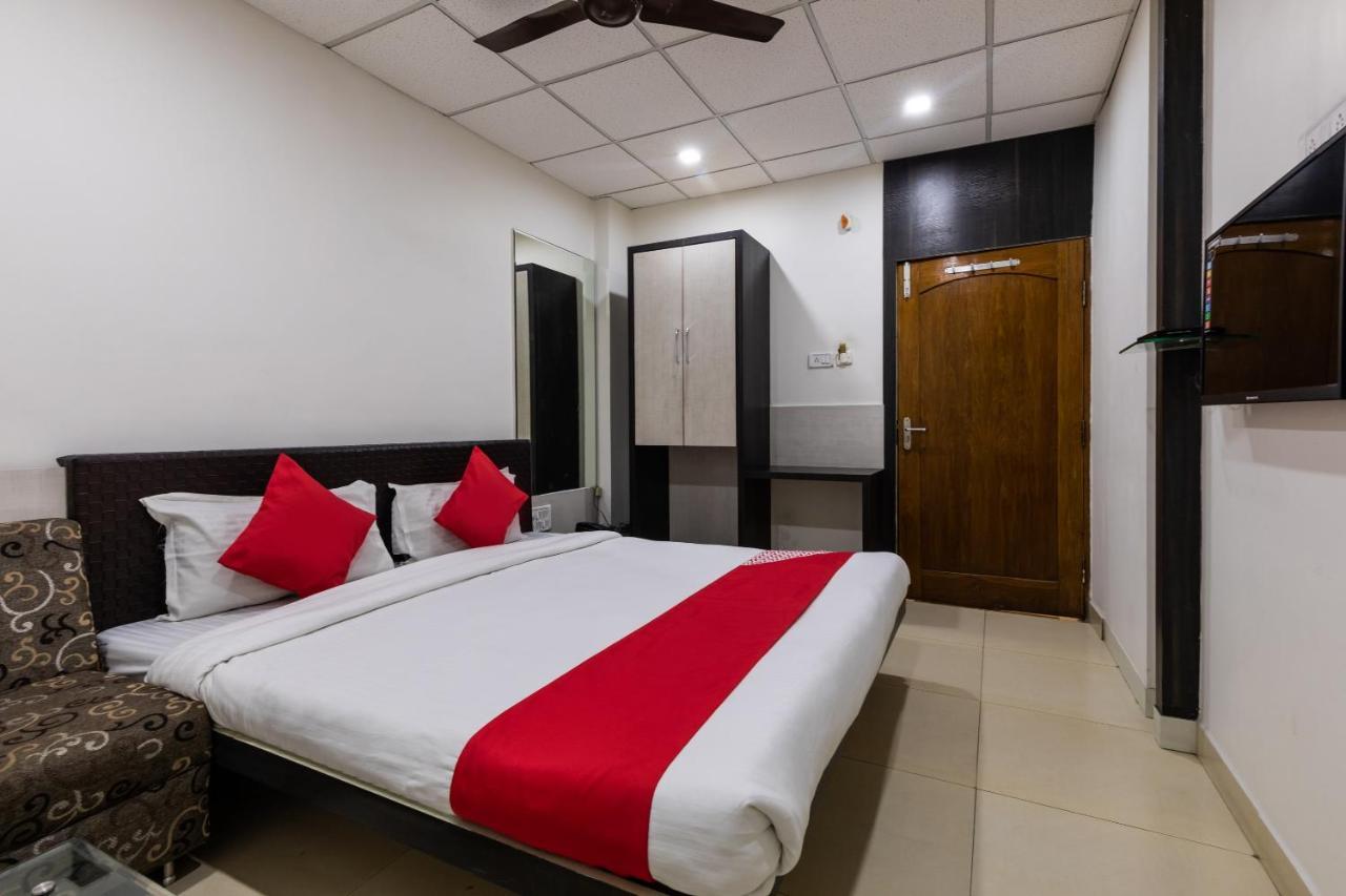 Capital O 47403 Hotel Manjeet Бопал Екстериор снимка