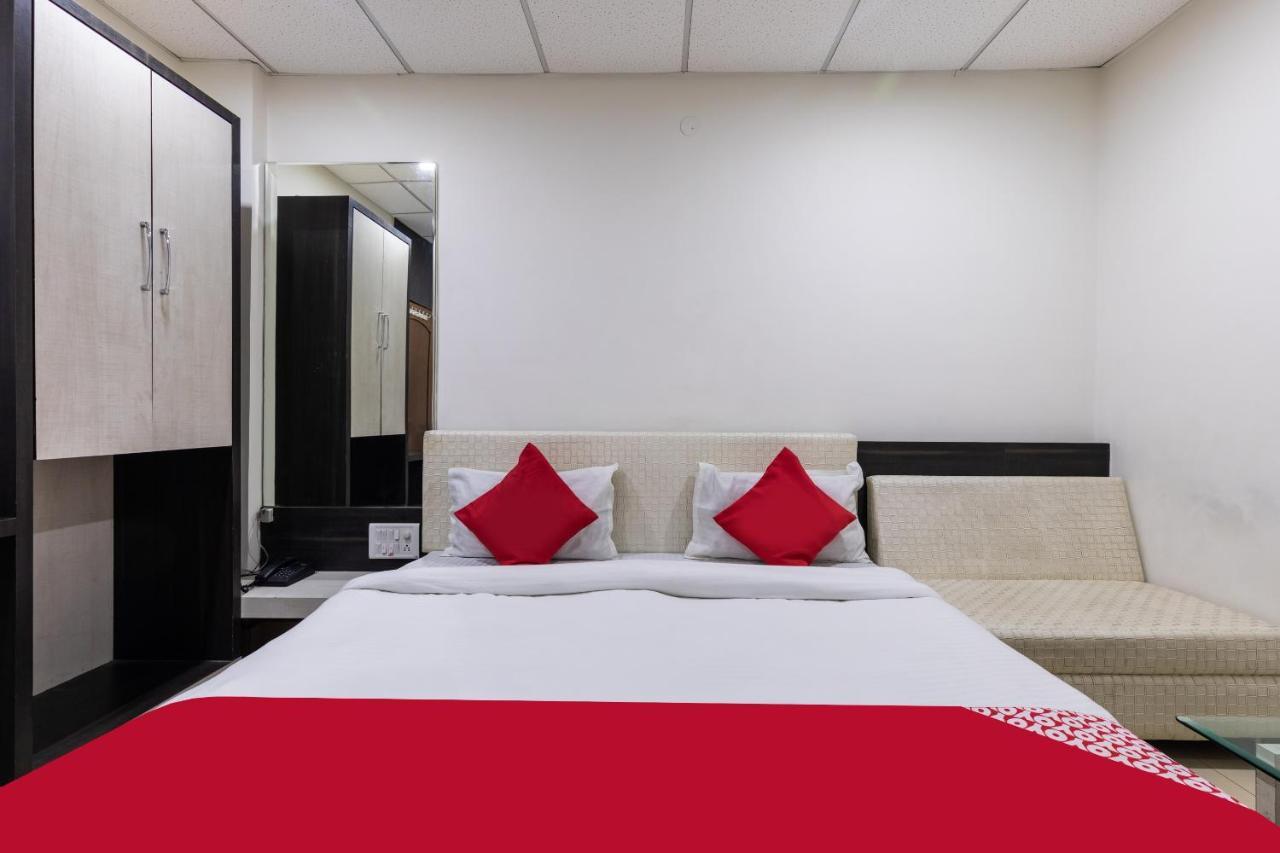 Capital O 47403 Hotel Manjeet Бопал Екстериор снимка