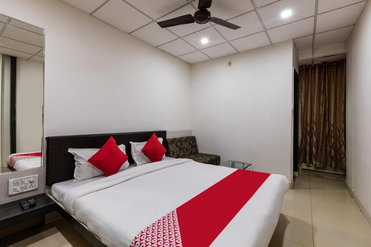Capital O 47403 Hotel Manjeet Бопал Екстериор снимка