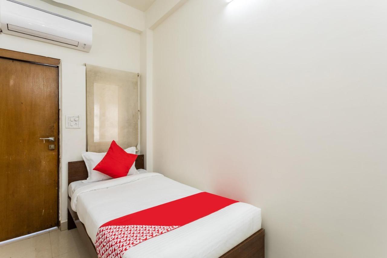 Capital O 47403 Hotel Manjeet Бопал Екстериор снимка