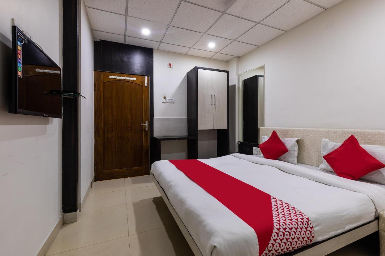 Capital O 47403 Hotel Manjeet Бопал Екстериор снимка