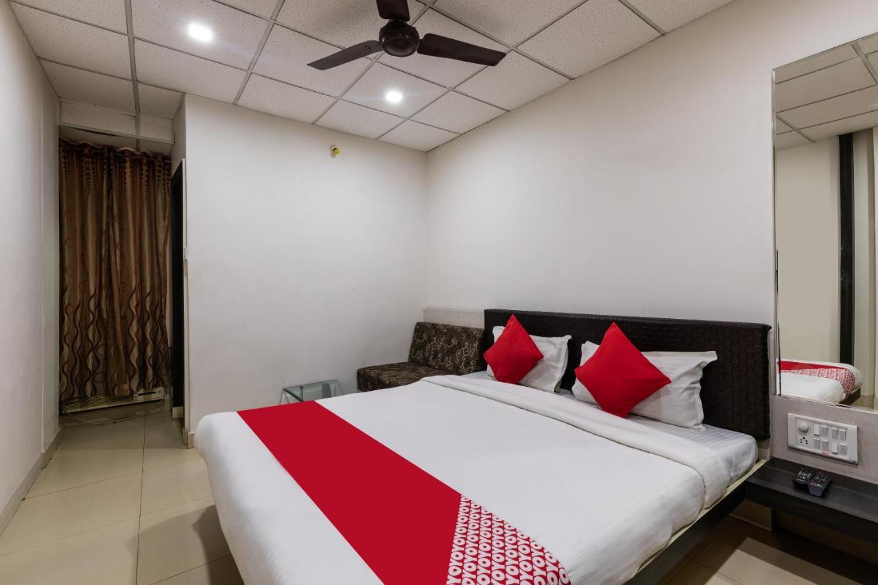Capital O 47403 Hotel Manjeet Бопал Екстериор снимка