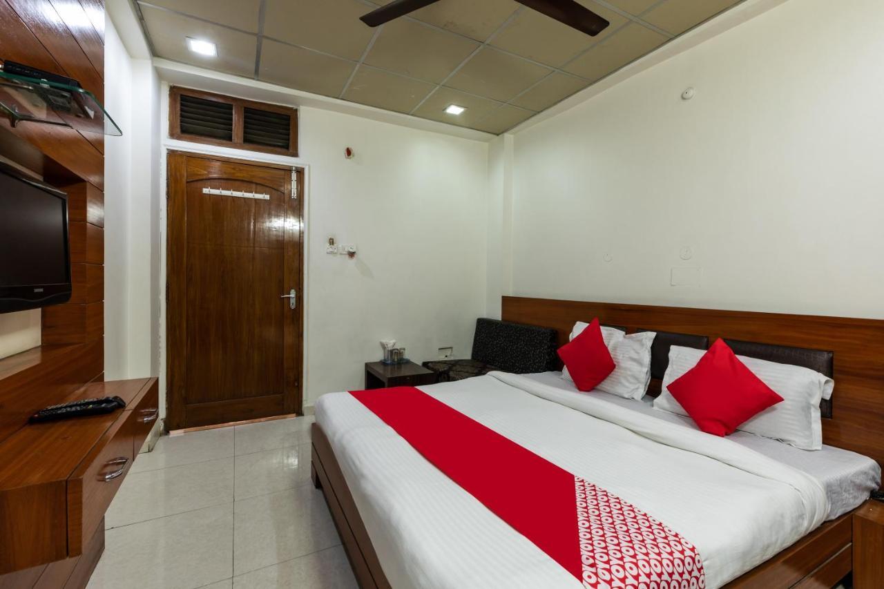 Capital O 47403 Hotel Manjeet Бопал Екстериор снимка