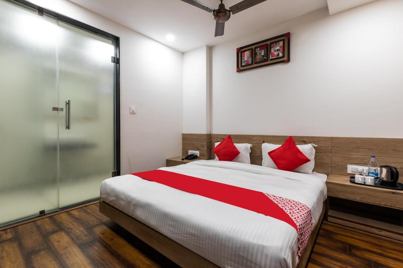 Capital O 47403 Hotel Manjeet Бопал Екстериор снимка