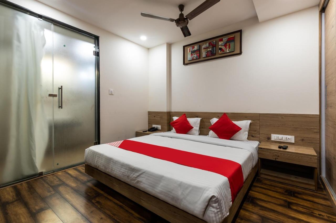 Capital O 47403 Hotel Manjeet Бопал Екстериор снимка